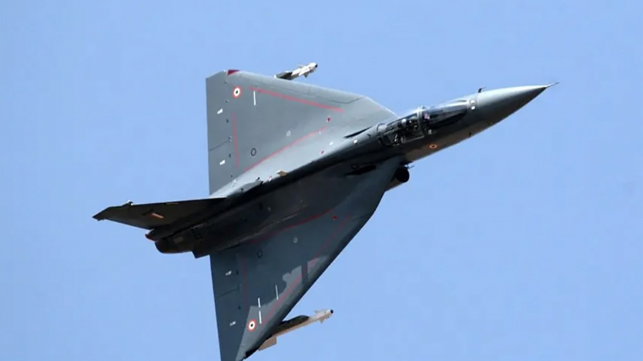 An Indian advanced trainer Tejas is put through its paces at the Dubai Airshow