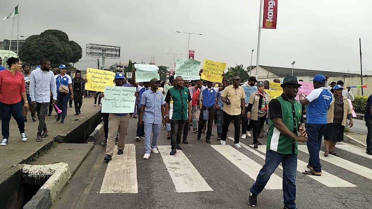 Aviation workers protest